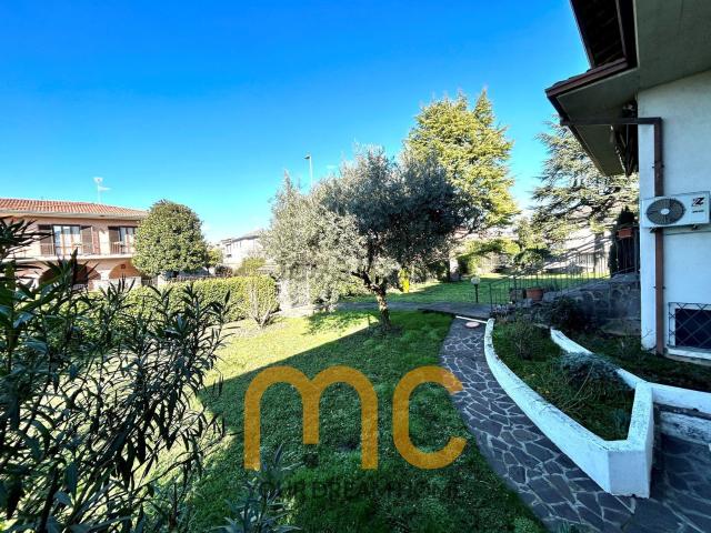 Case e ville in vendita di 400 m² in Via P. Neruda, 7
