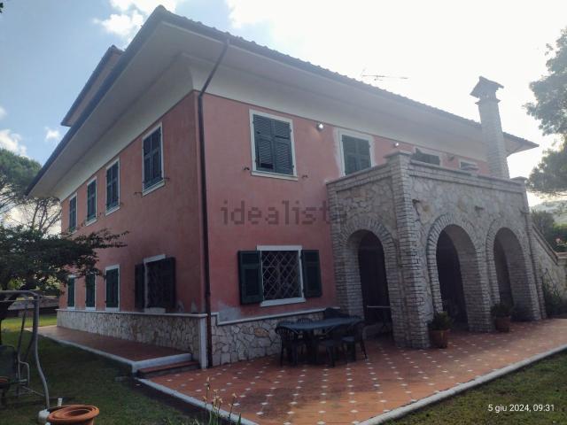 Case e ville in vendita di 400 m² in Via Palvotrisia, 47
