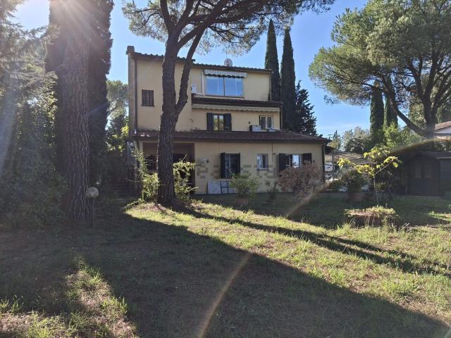 Case e ville in vendita di 400 m² in Via per Treggiaia