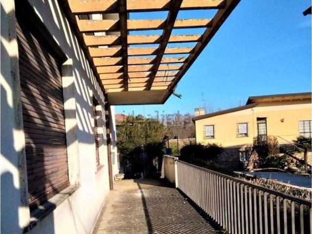 Case e ville in vendita di 400 m² in Via Perugino