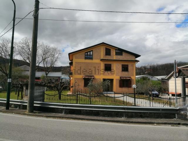 Case e ville in vendita di 400 m² in Via Pescarola, 12