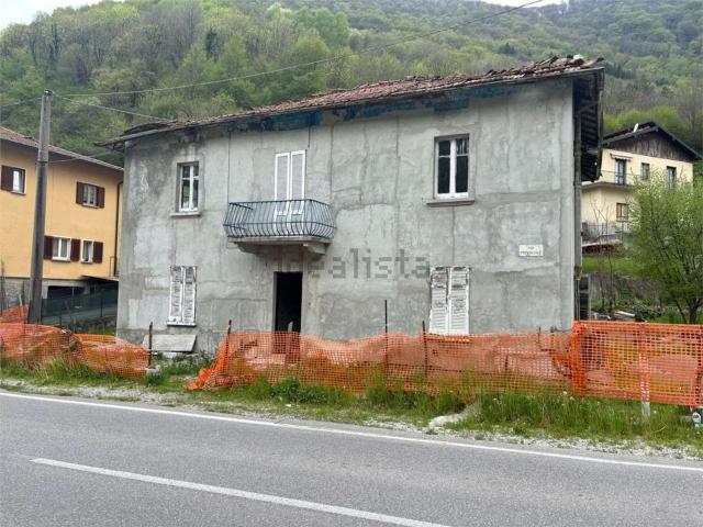 Case e ville in vendita di 400 m² in Via Provinciale
