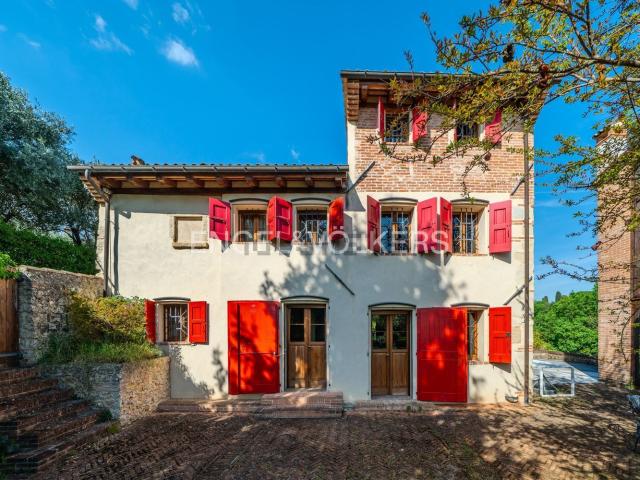 Case e ville in vendita di 400 m² in Via Rocca