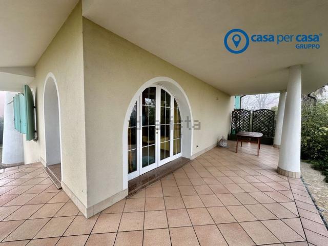 Case e ville in vendita di 400 m² in Via Roma, 4229