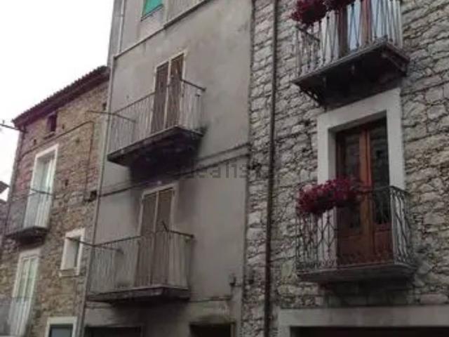 Case e ville in vendita di 400 m² in Via Roma