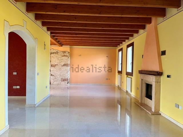 Case e ville in vendita di 400 m² in Via Roma