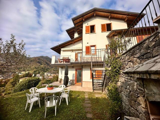 Case e ville in vendita di 400 m² in Via Ravagna, 4