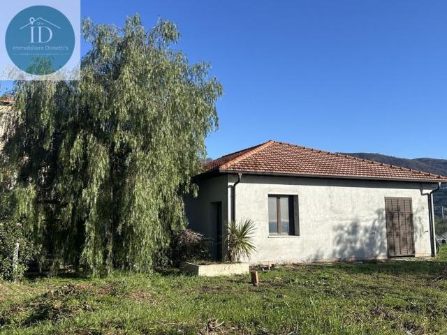 Case e ville in vendita di 400 m² in Via Regione Periane, 1