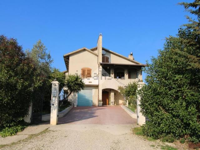 Case e ville in vendita di 400 m² in Via Rene, 1935