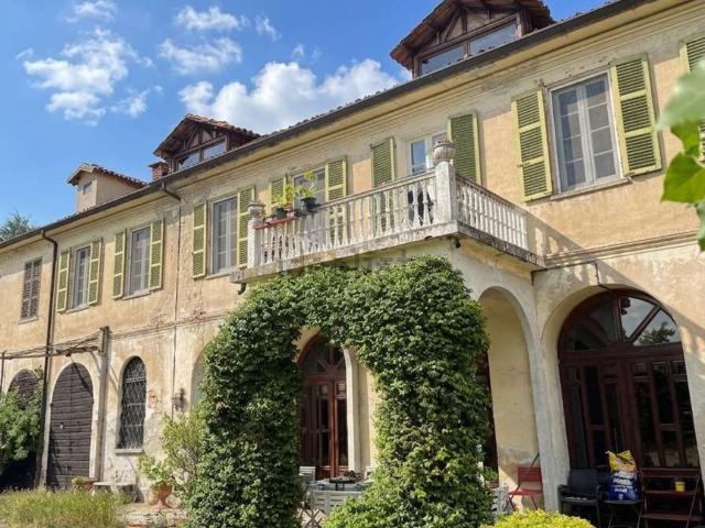 Case e ville in vendita di 400 m² in Via T. Ferreri, 19