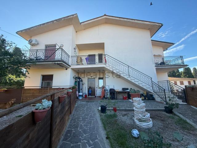 Case e ville in vendita di 400 m² in Via Tarquinia, 24
