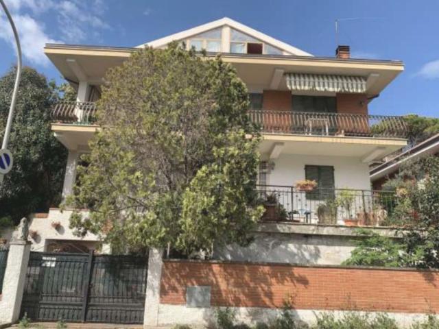 Case e ville in vendita di 400 m² in Via Tiziano Vecellio
