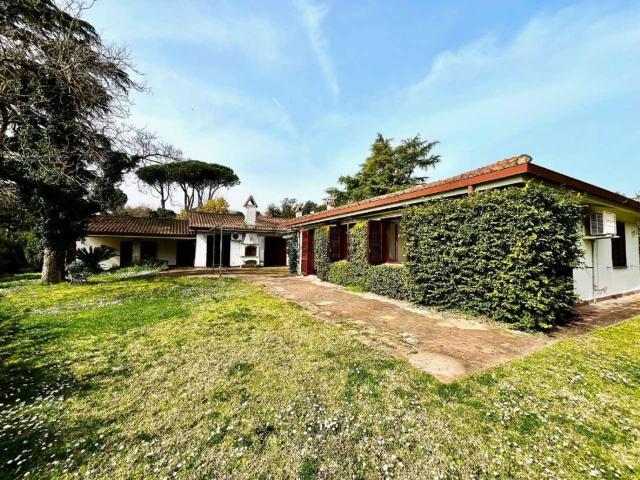 Case e ville in vendita di 400 m² in Via Tiberina