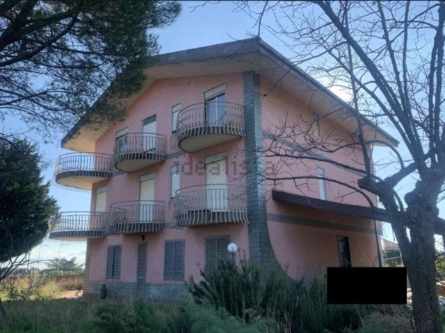 Case e ville in vendita di 400 m² in Via Vittorio Alfieri