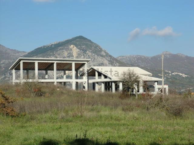 Case e ville in vendita di 400 m² in Via Zona Pignataro