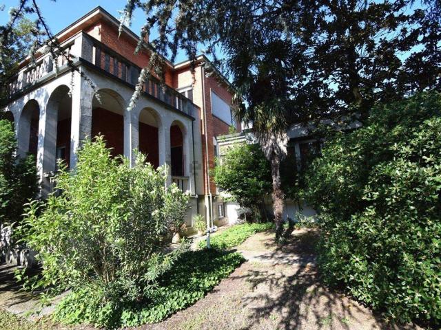 Case e ville in vendita di 400 m² in Viale della Repubblica, 9