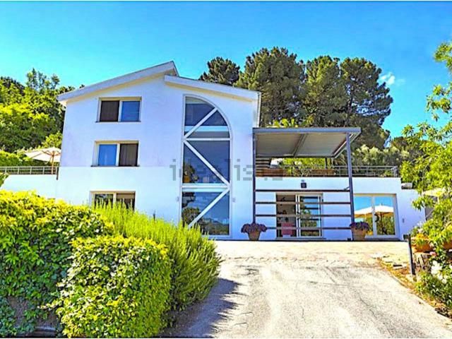 Case e ville in vendita di 400 m² in Viale Giacomo Matteotti