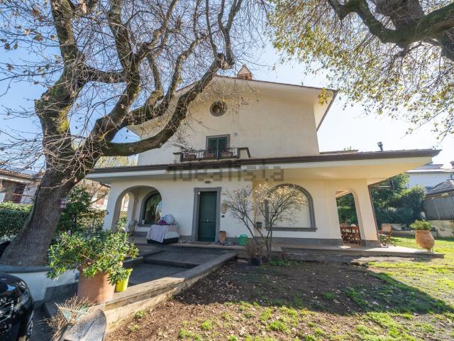Case e ville in vendita di 400 m² in Viale John Fitzgerald Kennedy