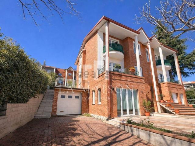 Case e ville in vendita di 400 m² in Viale Mimosa, 2