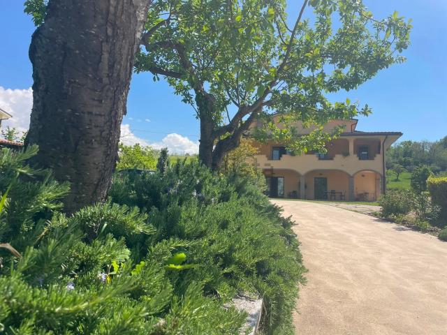 Case e ville in vendita di 400 m² in Contrada Scalelle, 15
