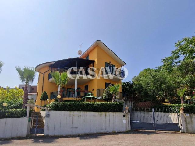 Case e ville in vendita di 400 m² in Contrada San Martino, 48