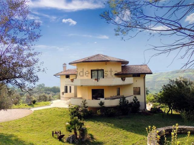 Case e ville in vendita di 400 m² in Contrada Solcano