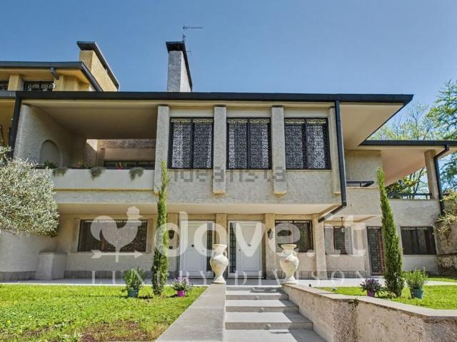 Case e ville in vendita di 400 m² in Largo Olgiata, 15