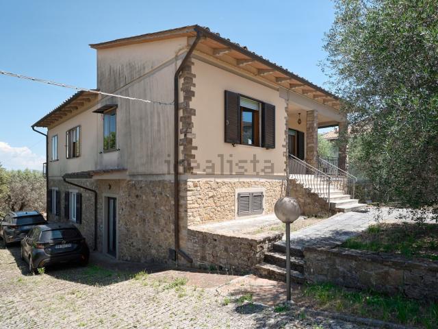 Case e ville in vendita di 400 m² in Strada Spicciano