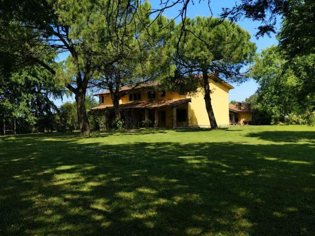 Case e ville in vendita di 400 m² in Strada Po Volano, 24