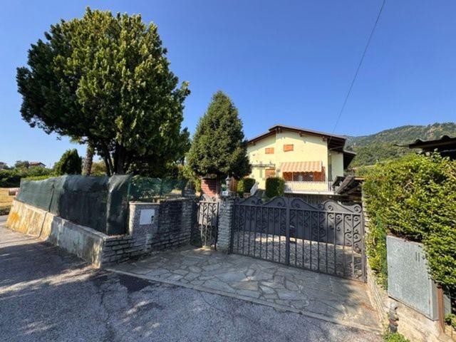 Case e ville in vendita di 400 m² in Strada Pineta, 44