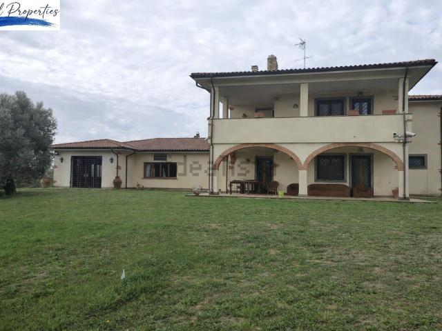 Case e ville in vendita di 400 m² in Strada Provinciale Sacrofano Cassia