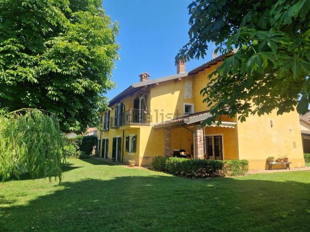 Case e ville in vendita di 400 m² in Strada Roveri