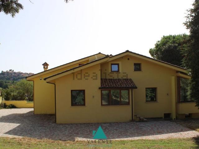 Case e ville in vendita di 400 m² in Strada Vicinale del Tuscolo