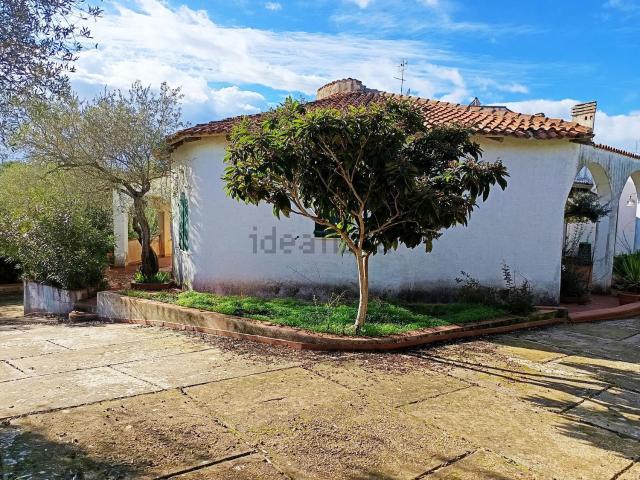 Case e ville in vendita di 400 m² in Strada Vicinale Li Mucci, 27