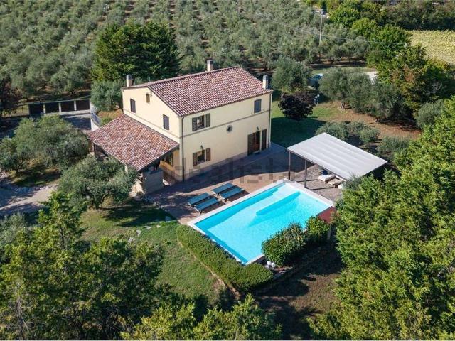 Case e ville in vendita di 401 m²