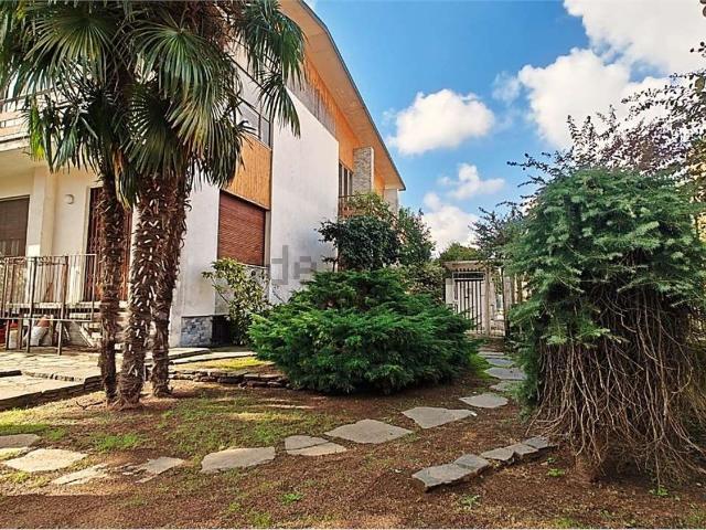 Case e ville in vendita di 401 m² in Via Aguzzafame, 27