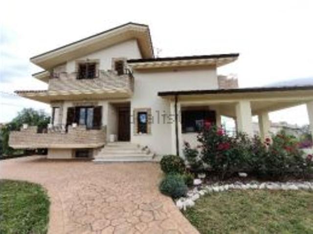 Case e ville in vendita di 401 m² in Contrada da Piano Croce, 2