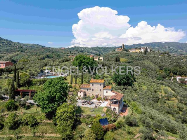 Case e ville in vendita di 402 m² in Via Colligiana