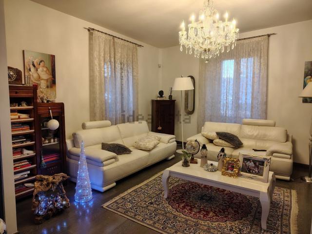 Case e ville in vendita di 402 m² in Via Francesco Palazzi