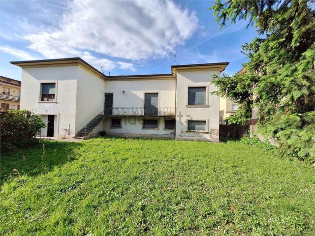 Case e ville in vendita di 403 m²