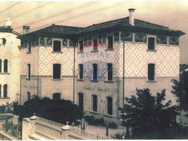 Case e ville in vendita di 403 m² in Via Capovilla, 43