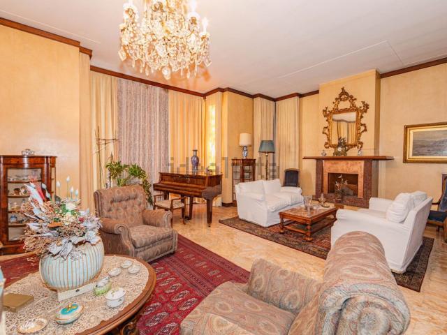 Case e ville in vendita di 404 m² in Via Giovanni Vidari, 22