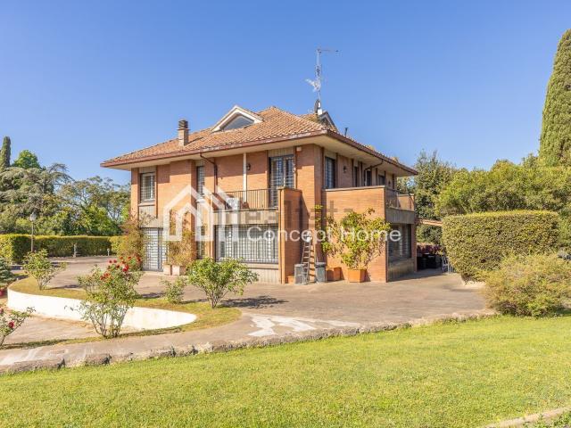 Case e ville in vendita di 404 m² in Via di Fioranello