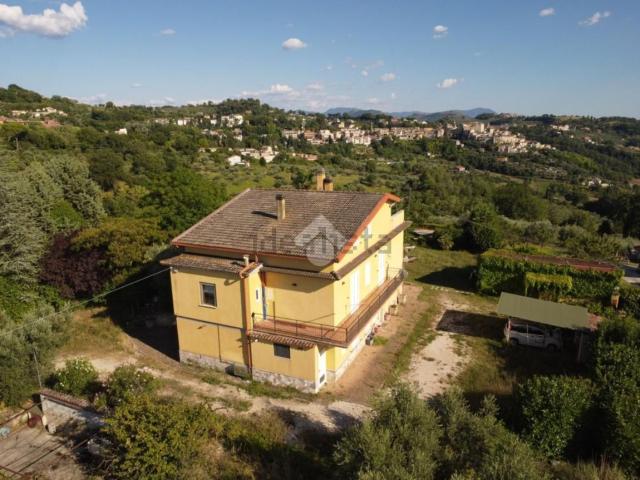 Case e ville in vendita di 404 m² in Via Ottorino Caproni, 11