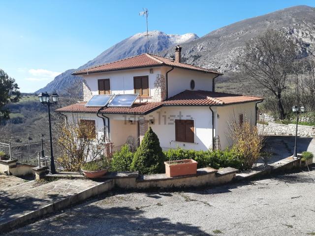 Case e ville in vendita di 404 m² in Via San Massimo, 3