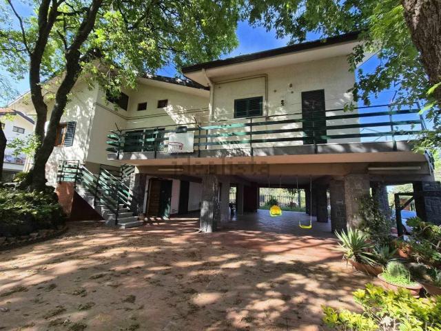 Case e ville in vendita di 405 m²