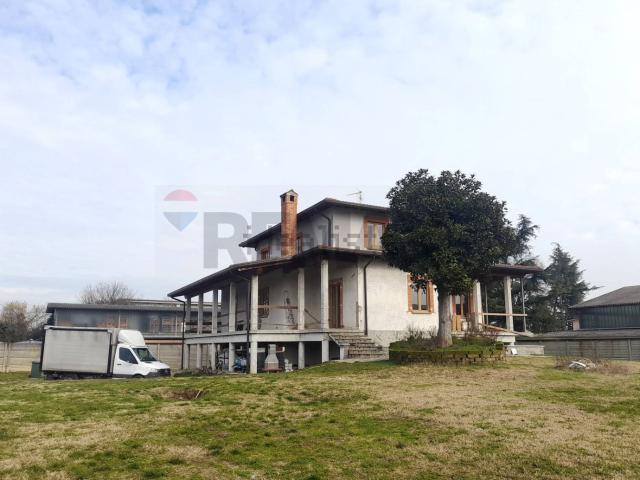Case e ville in vendita di 405 m² in Via Statale Paullese, 26