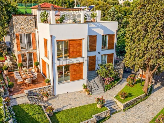 Case e ville in vendita di 405 m² in Strada Romana, 6