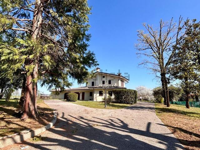 Case e ville in vendita di 406 m²