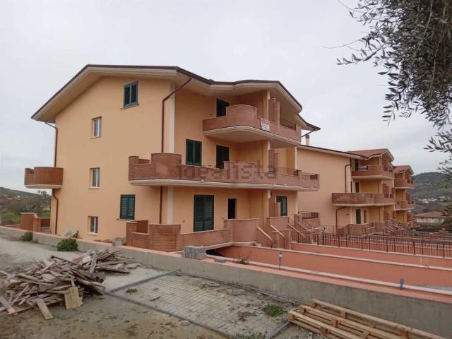 Case e ville in vendita di 406 m² in Via della Madonna